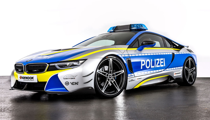 A modded BMW i8 police car